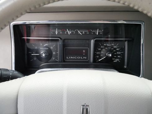 Used 2014 Lincoln Navigator 4WD image 21