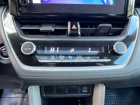 Used 2023 Toyota Corolla Cross LE w/ Moonroof Package image 17