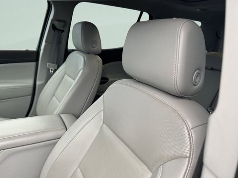 Used 2023 GMC Acadia SLT image 24