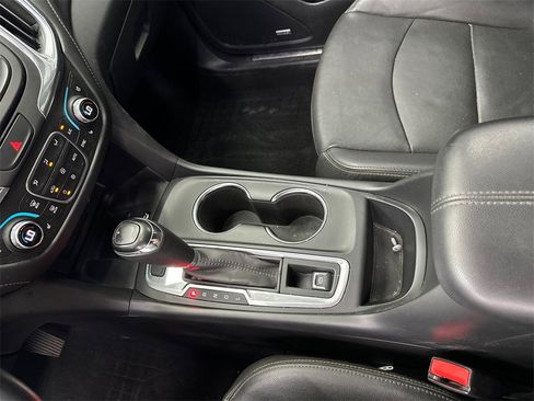 Used 2020 Chevrolet Equinox Premier image 32