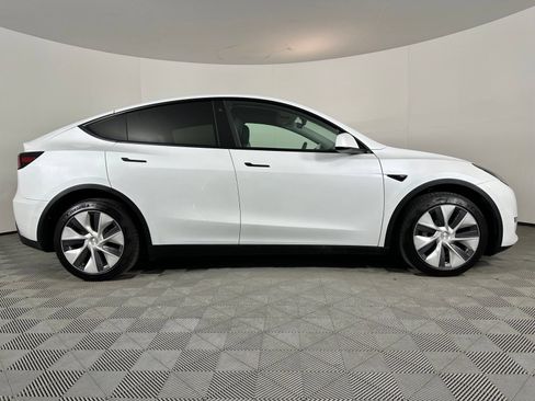 Used 2021 Tesla Model Y Long Range AWD/4WD image 29