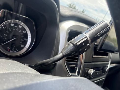 Used 2017 Nissan Titan SV AWD/4WD image 21