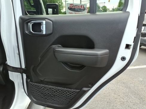 Used 2022 Jeep Wrangler Unlimited Sport AWD/4WD image 16
