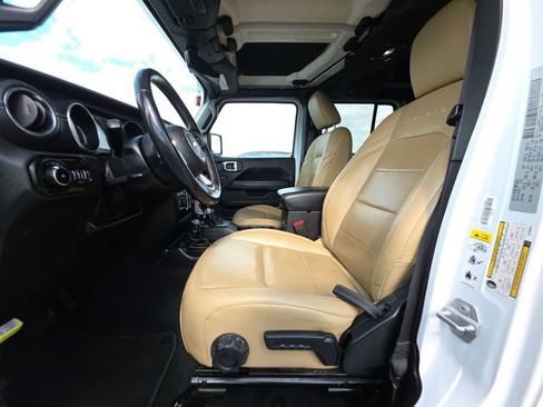 Used 2018 Jeep Wrangler Unlimited Sahara image 5