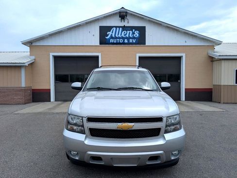 Used 2012 Chevrolet Suburban LT w/ Luxury Package image 2