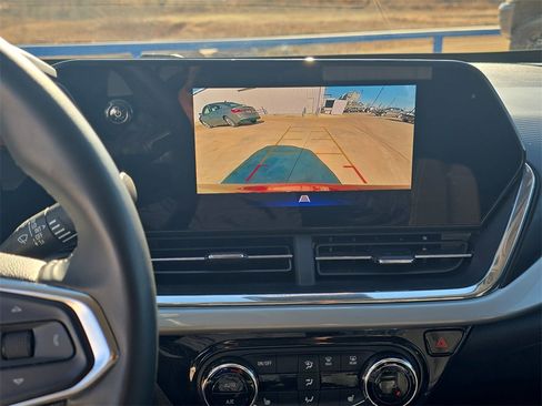 Used 2025 Chevrolet Trax LT w/ LT Convenience Package image 24