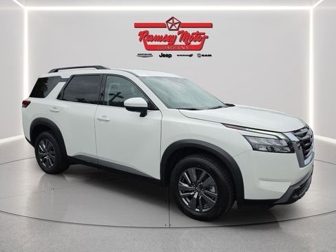 Used 2025 Nissan Pathfinder SV FWD image 7