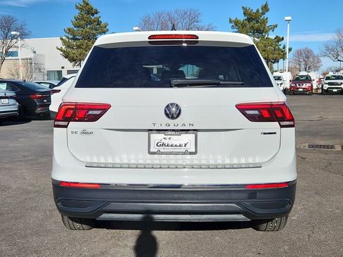 Certified 2024 Volkswagen Tiguan SE image 11