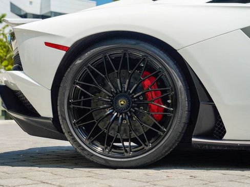 Used 2018 Lamborghini Aventador S image 19