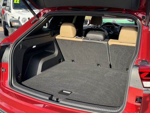 Used 2024 Volkswagen Atlas Cross Sport SE image 38