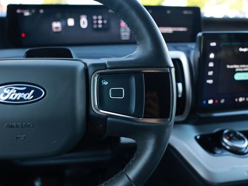 Used 2025 Ford Expedition Max Active AWD/4WD image 23