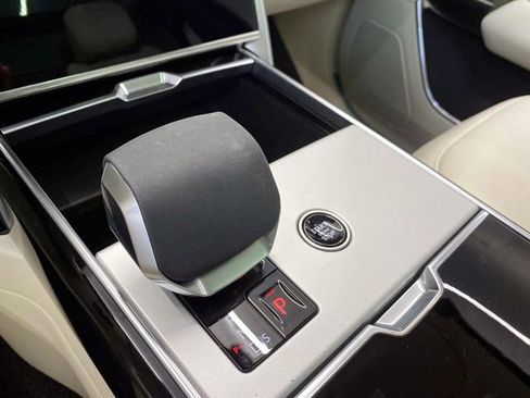 Used 2025 Land Rover Range Rover Long Wheelbase SE image 6