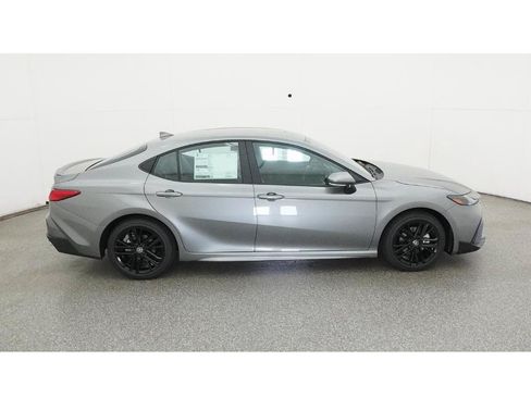 Used 2026 Toyota Camry SE FWD image 11