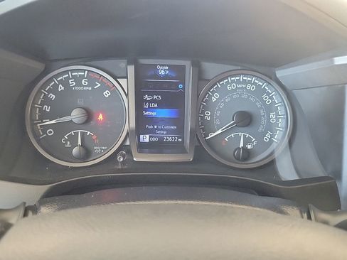 Used 2020 Toyota Tacoma TRD Sport w/ TRD Premium Sport Package AWD/4WD image 24