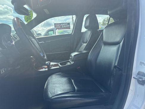 Used 2014 Chrysler 300 RWD image 9