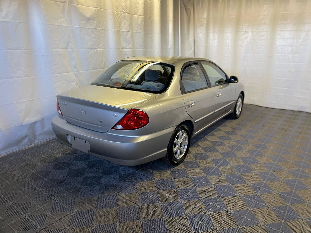 Used 2004 Kia Spectra Sedan FWD image 6