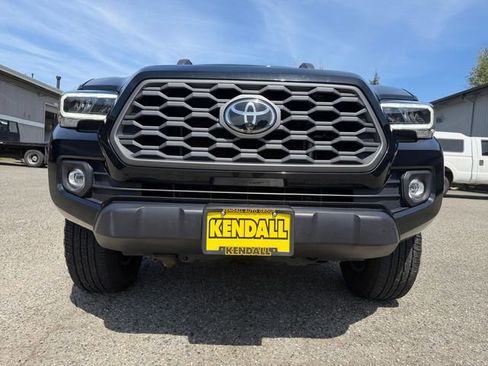 Used 2022 Toyota Tacoma TRD Off-Road w/ TRD Premium Off Road Package AWD/4WD image 29