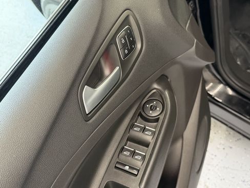 Used 2017 Ford Escape Titanium w/ Equipment Group 301A AWD/4WD image 13