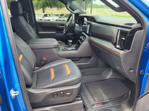 Used 2024 GMC Sierra 1500 AT4 w/ Technology Package AWD/4WD image 13