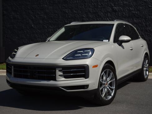Certified 2026 Porsche Cayenne AWD/4WD image 1