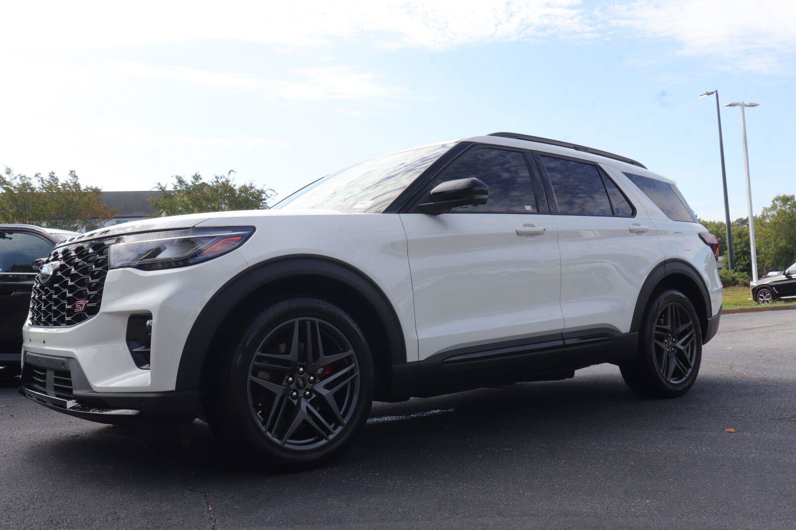 Used 2025 Ford Explorer ST w/ Sun And Sound Package AWD/4WD image 1