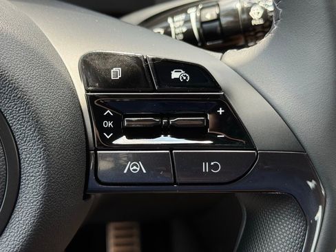 Certified 2025 Hyundai Elantra Sport image 22