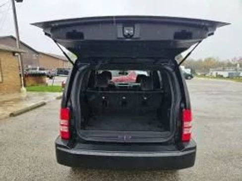 Used 2012 Jeep Liberty Limited w/ Tire & Wheel Group image 11