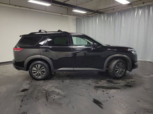 Used 2022 Nissan Pathfinder SV image 9