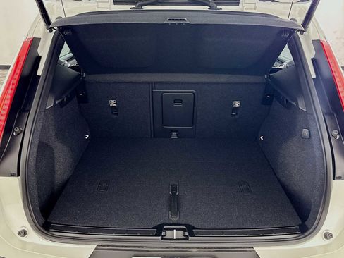 Used 2025 Volvo XC40 B5 Plus w/ Climate Package image 25