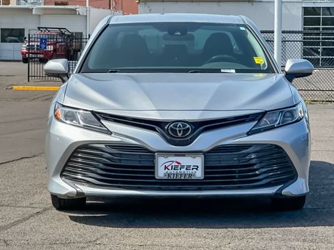 Used 2019 Toyota Camry LE FWD image 9