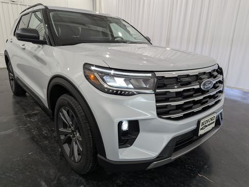 Used 2026 Ford Explorer Active w/ Active Comfort Package AWD/4WD image 5