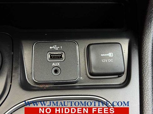 Used 2020 Jeep Cherokee Latitude Plus AWD/4WD image 39