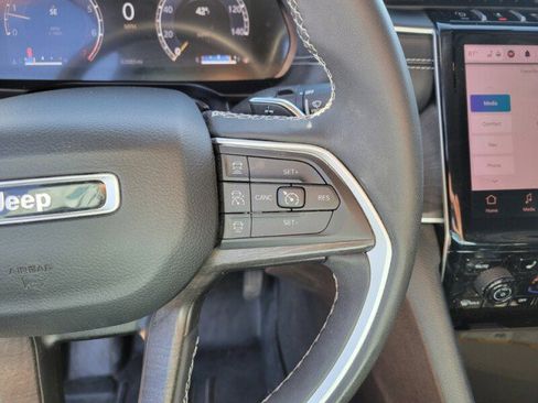 Used 2023 Jeep Grand Cherokee L Limited w/ Luxury Tech Group II image 17