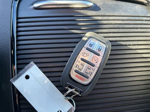 New 2026 Chrysler Pacifica Limited w/ S Appearance Package image 32