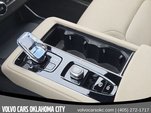 Used 2026 Volvo XC90 B6 Plus w/ Protection Package Premier AWD/4WD image 17