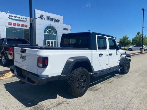 Used 2024 Jeep Gladiator Sport AWD/4WD image 2