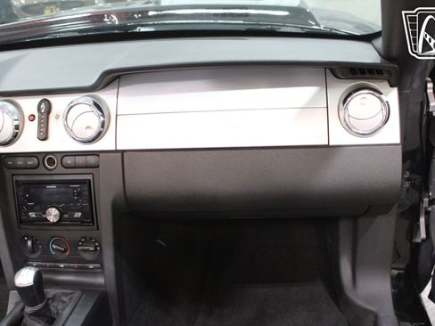 Used 2007 Ford Mustang GT RWD image 38
