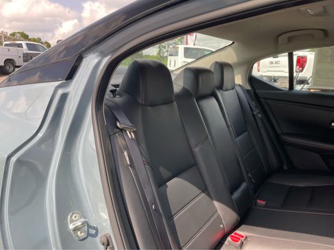 Used 2024 Nissan Sentra SR w/ SR Premium Package FWD image 23