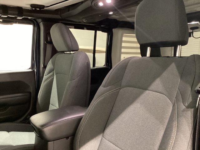 Used 2025 Jeep Wrangler Unlimited Sport AWD/4WD image 15