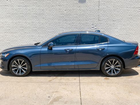 Used 2021 Volvo S60 T5 Momentum image 11