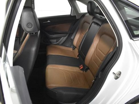 Used 2025 Volkswagen Jetta SEL FWD image 28