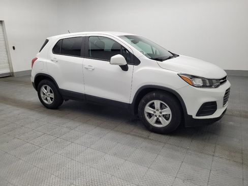 Used 2022 Chevrolet Trax LS w/ Tint and Cruise Package FWD image 11