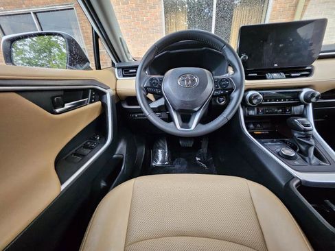 Used 2023 Toyota RAV4 Limited AWD/4WD image 4