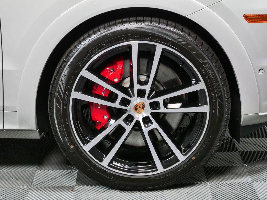 New 2026 Porsche Cayenne GTS AWD/4WD image 40