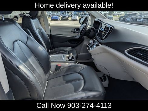 Used 2023 Chrysler Pacifica Touring-L FWD image 33