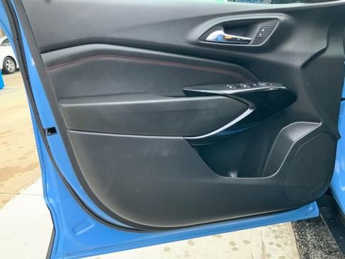 Used 2024 Chevrolet Trax RS w/ Sunroof Package image 14