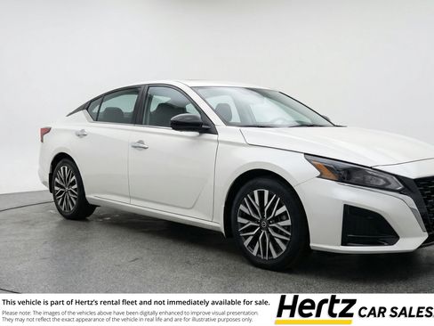 Used 2025 Nissan Altima 2.5 SV image 1