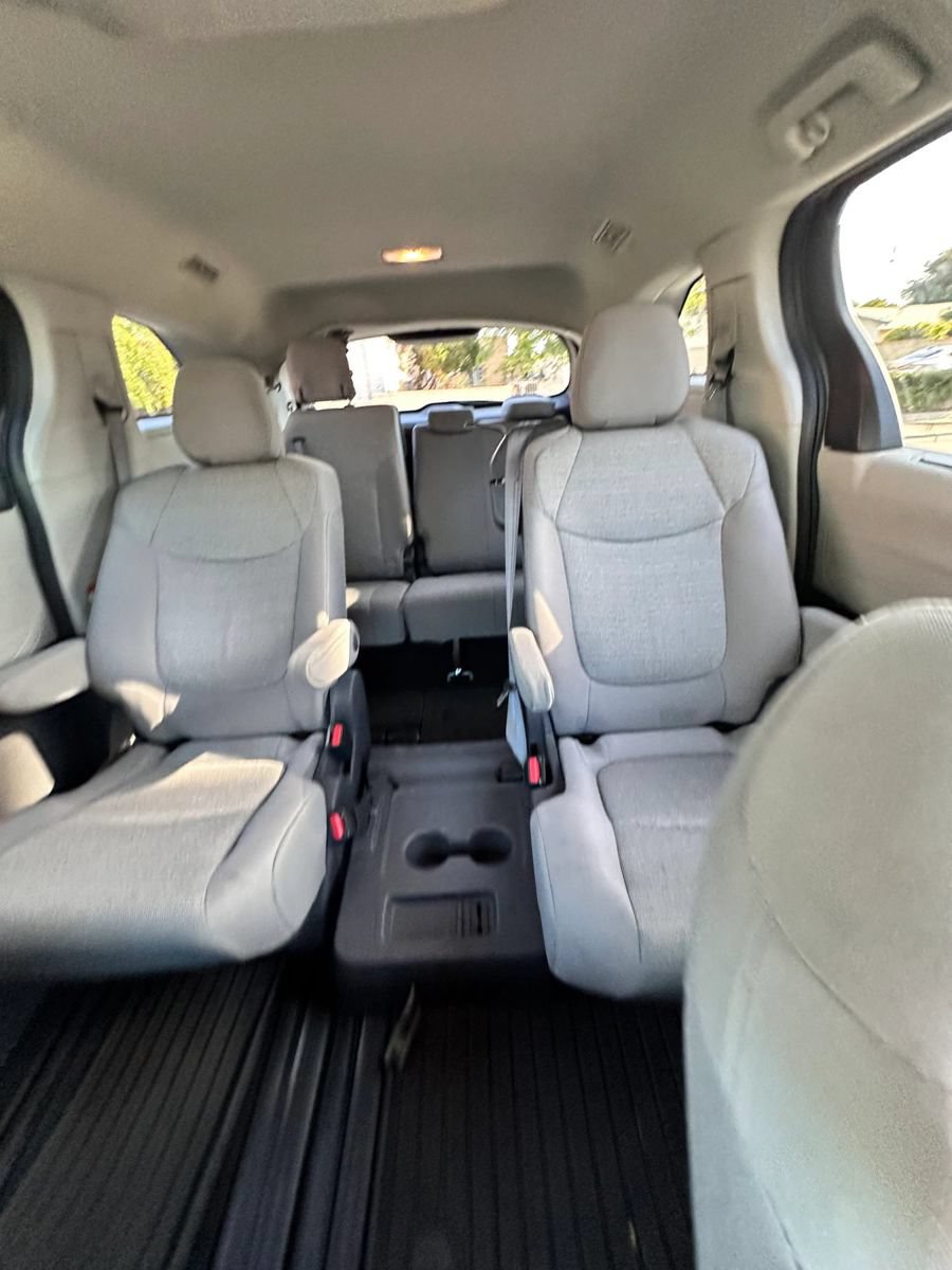Used 2021 Toyota Sienna LE FWD image 8