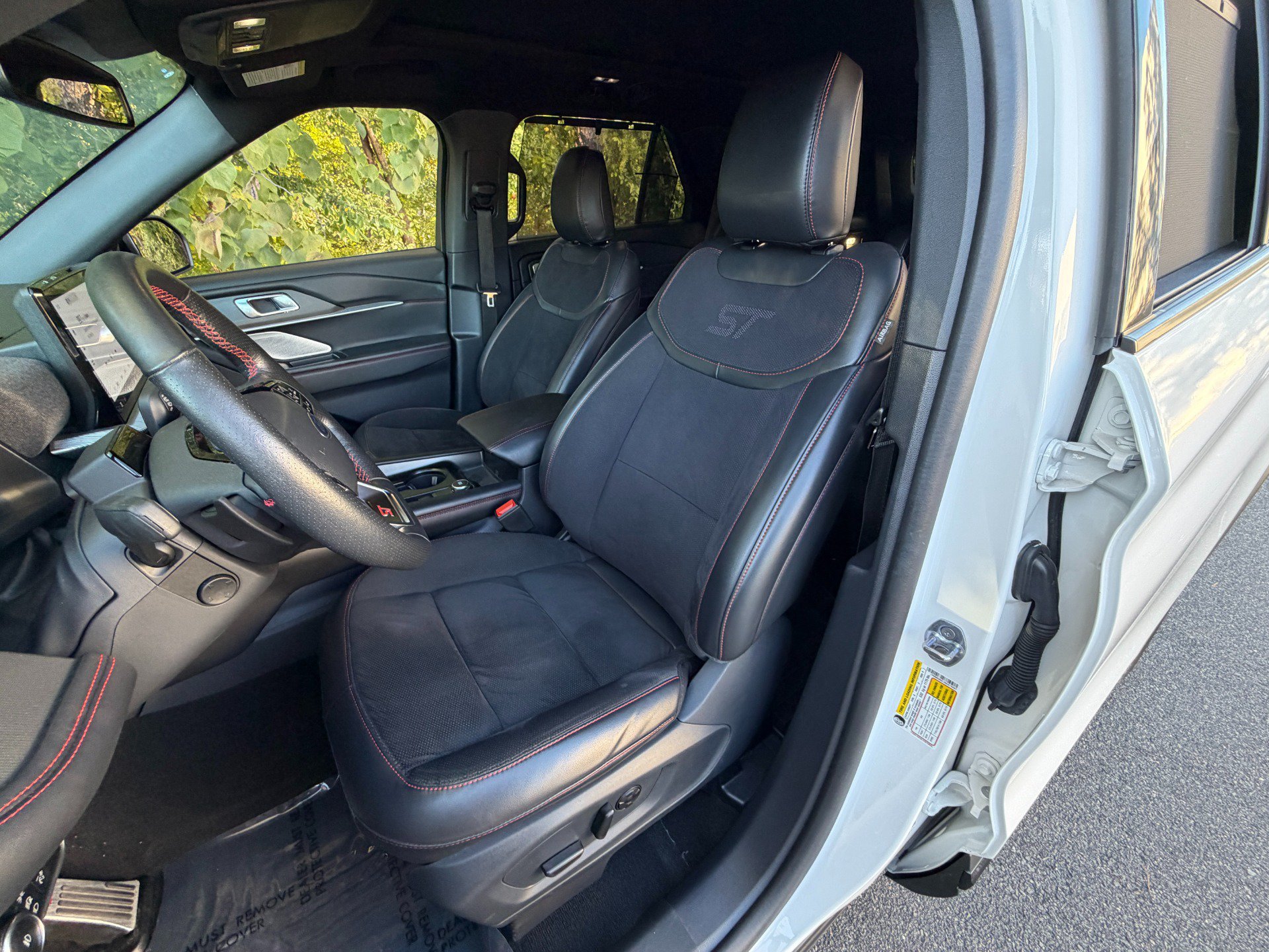 Used 2025 Ford Explorer ST AWD/4WD image 29