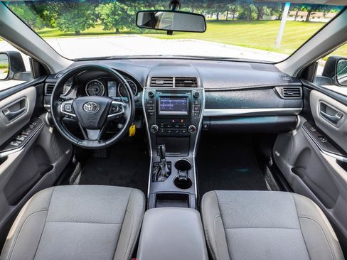 Used 2017 Toyota Camry SE w/ Protection Package (Q2) FWD image 2